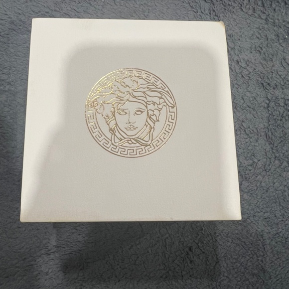 Versace Watch VE3F00122 For Women main image 8